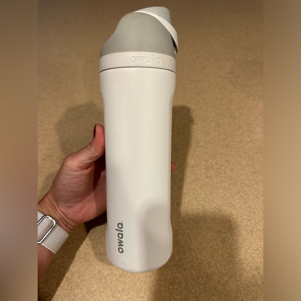Owala white 20 oz